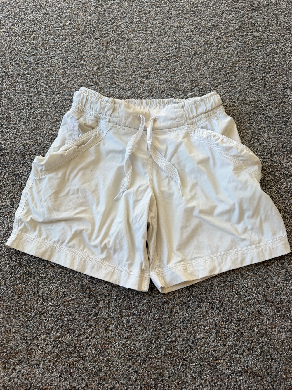 Lululemon Size 6 White Utility Shorts Drawstring Multi Pocket Older Retired